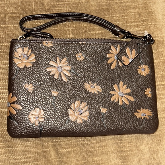 Coach wristlet - Picture 7 of 12